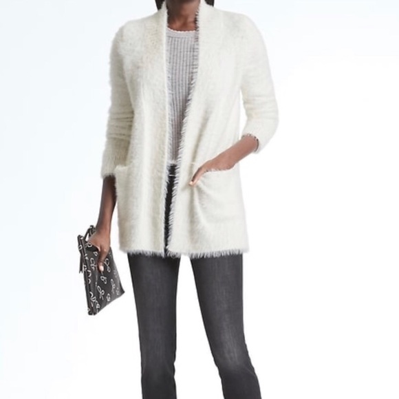 Banana Republic Eyelash Third Ivory 